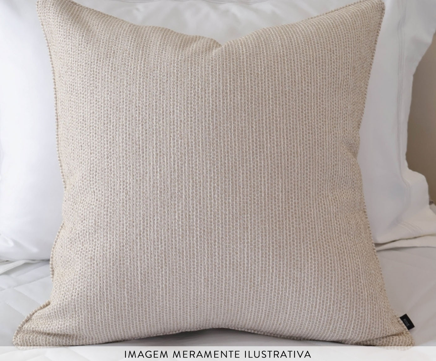 Almofada em Linho Tramado com Detalhe em Vivo Off White e Cru - image 1