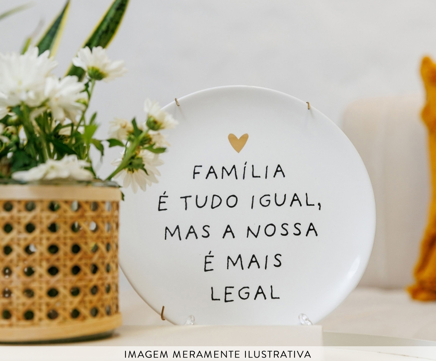 Prato Decorativo "Fam&iacute;lia &eacute; tudo igual, mas a nossa" - image 1