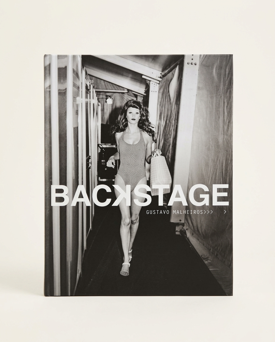 Livro "Backstage - Um Jornal Fotografico Por Gustavo Mal" - image 0