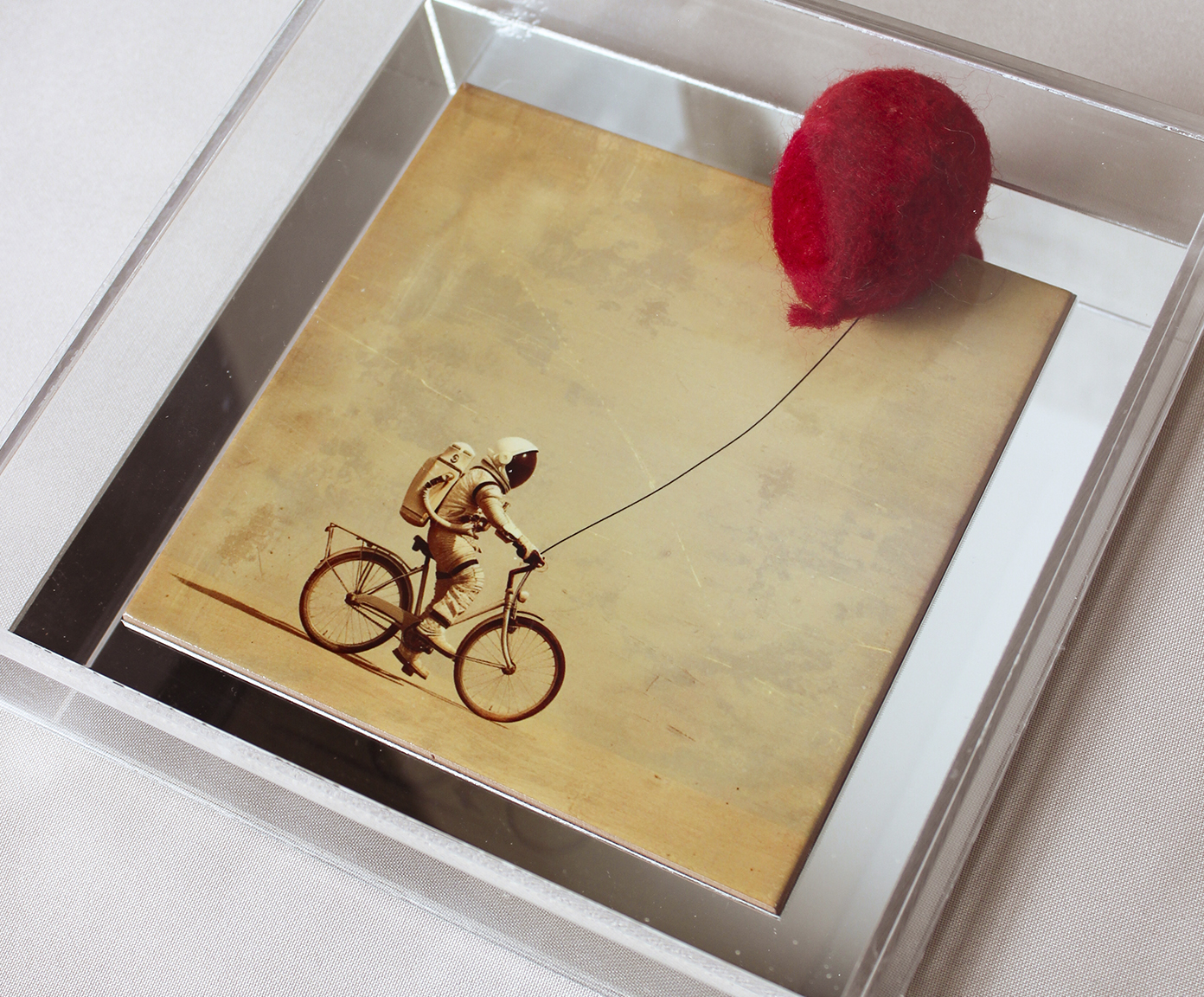 Quadro em Acr&iacute;lico "Bicicleta com Bal&atilde;o Collab & Greghi Design" - image 1