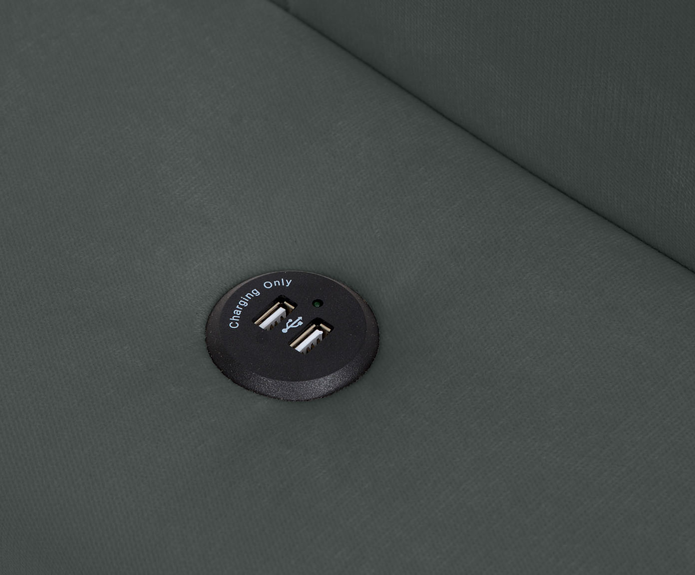Sof&aacute; Retr&aacute;til Pasha em Veludo com USB - Cinza Escuro image number 8