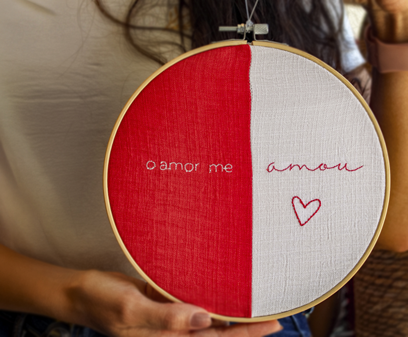 Bordado Decorativo "O Amor Me Amou" image number 3