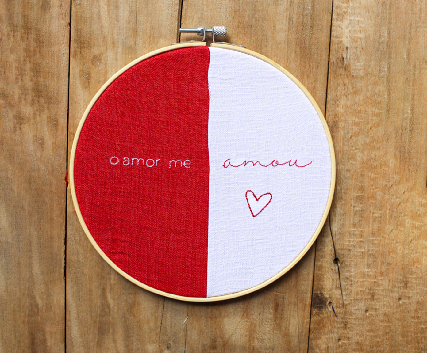 Bordado Decorativo "O Amor Me Amou" image number 1